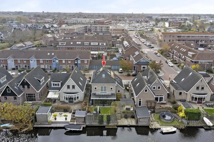 Klaversloot 41 in Broek op Langedijk, energiezuinige vrijstaande royale woning, gelegen aan het water, geschikt voor wonen en werken