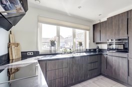 Klaversloot 41 in Broek op Langedijk, energiezuinige vrijstaande royale woning, gelegen aan het water, geschikt voor wonen en werken