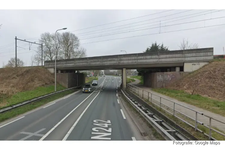 Spoedreparaties: N242 komende zondag dicht bij spoorviaduct Smuigelweg in Heerhugowaard