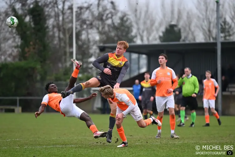 Kleine Sluis en Hugo Boys schieten weinig op met remise