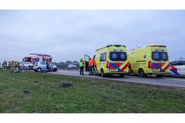 Persoon overleden na frontale botsing op N242