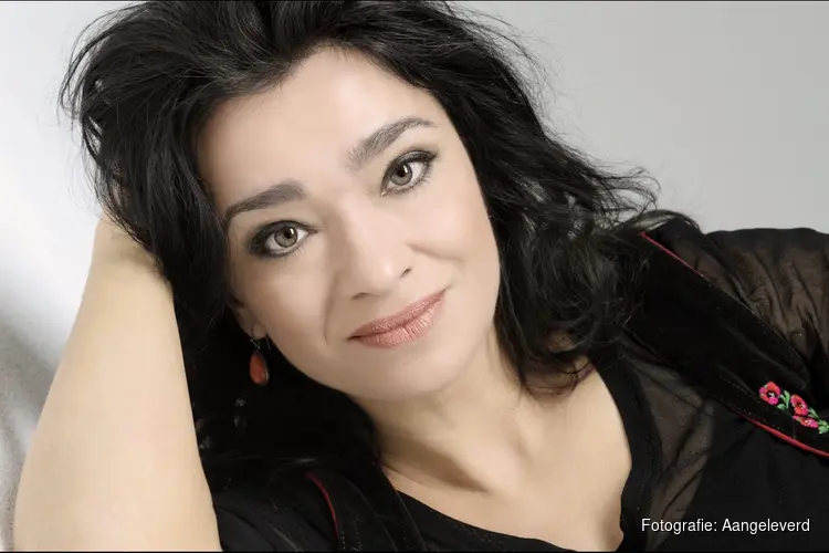 Pianiste Klára Würtz met  Bösendorfer op zondag in Scagon De Luxe