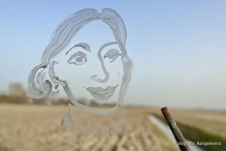 Jonge makers brengen verhalen tot leven op de ramen van De Trambaan