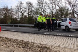 Kop-staartbotsing met twee voertuigen op N99 bij Breezand
