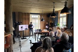 Vernieuwd oorlogsboek ‘Opdat wij niet vergeten’ gepresenteerd op Wieringen