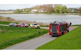 Boot begint te zinken midden op Amstelmeer