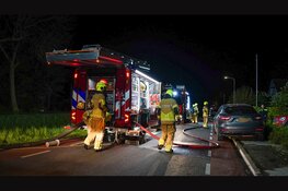 Woning met rieten kap beschadigd na brand in schuur