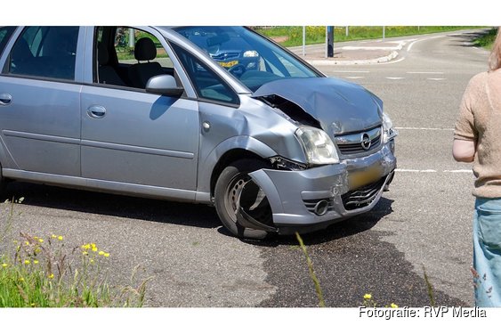 Twee auto's fors beschadigd bij aanrijding in Nieuwe Niedorp