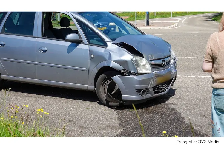 Twee auto's fors beschadigd bij aanrijding in Nieuwe Niedorp