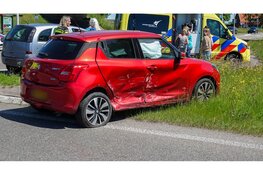 Twee auto's fors beschadigd bij aanrijding in Nieuwe Niedorp