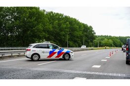 Auto ondersteboven na aanrijding met camper op A7 tussen Middenmeer en Wieringerwerf