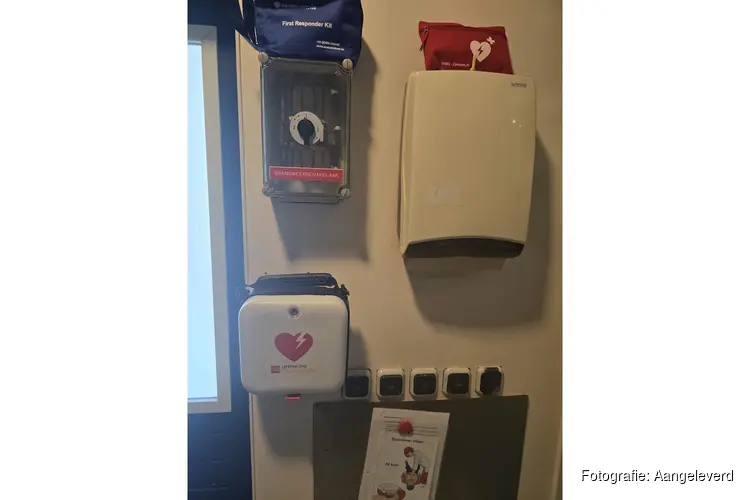 Nieuwe AED geplaatst bij Zwembad De Venne