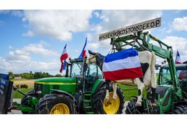 Boeren protesten vreedzaam tijdens nachtmarkt Kolhorn
