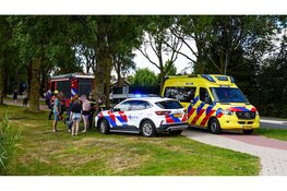 Omstanders redden man met scootmobiel uit sloot in Middenmeer