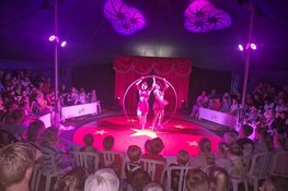 Circus Bolalou zorgt voor volle tent tijdens Midzomerfeest Slootdorp
