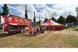 Circus Bolalou zorgt voor volle tent tijdens Midzomerfeest Slootdorp
