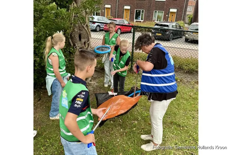 Honderden grijpers, schoffels en vuilniszakken, één gezamenlijk doel