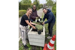 Honderden grijpers, schoffels en vuilniszakken, één gezamenlijk doel