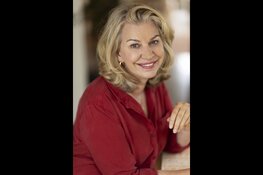 Bestseller auteur Annejet van der Zijl als genodigde door Kunst Verklaard in Scagon De Luxe