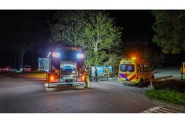 Bestuurder bekneld en zwaargewond na botsing tegen boom in Wieringerwerf