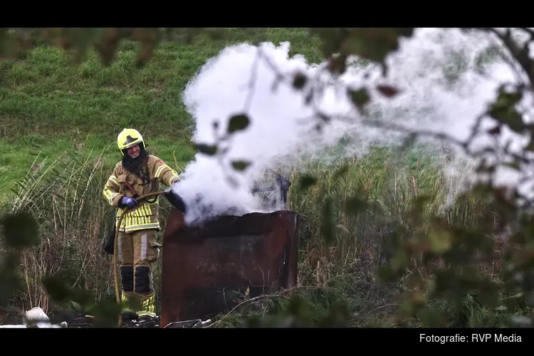 Buitenbrand veroorzaakt fikse rookwolken in Breezand