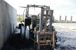 Tractor in brand in Middenmeer