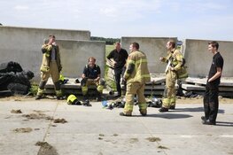 Tractor in brand in Middenmeer