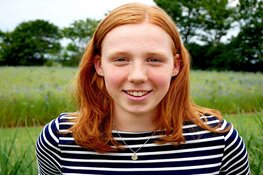 Ze staat aan de start van een bijzondere periode: Joes Knook (17 jaar) is tweedejaarsstudent Commercieel Ondernemen aan het Clusius College.
