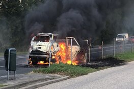 Auto vliegt in brand op N99