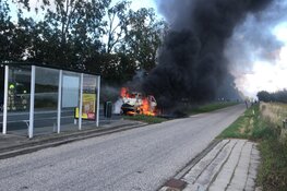 Auto vliegt in brand op N99