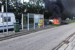 Auto vliegt in brand op N99