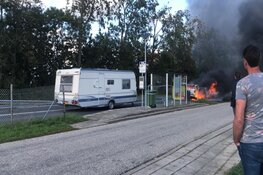 Auto vliegt in brand op N99