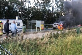Auto vliegt in brand op N99