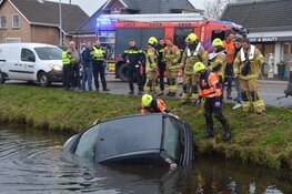 Auto belandt in Molenvaart