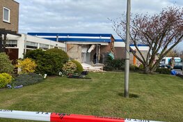 Ravage na plofkraak in Hippolytushoef bij daglicht goed zichtbaar