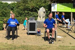 Wethouder Mary van Gent doet fanatiek mee aan Nationale Balkon Beweegdag