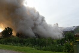 Uitslaande brand bij bedrijf in &#39;t Veld