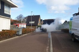 Auto door brand verwoest in Den Oever
