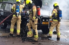 Auto door brand verwoest in Den Oever