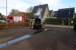 Auto door brand verwoest in Den Oever