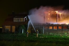 Brand in verlaten boerderij in Middenmeer