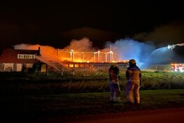 Brand in verlaten boerderij in Middenmeer