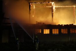 Brand in verlaten boerderij in Middenmeer