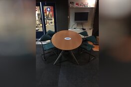 Hippogym schenkt vergadertafel aan Wironruiters