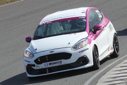 Daniëlle Geel toont haar ‘ballen’ in Ford Fiesta Cup: podiumplaats en best lady!