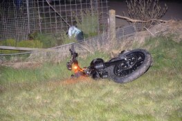 Gewonde bij ongeval tussen auto en motor in Hippolytushoef