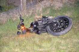 Gewonde bij ongeval tussen auto en motor in Hippolytushoef